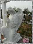 Памятник с мраморным ангелом